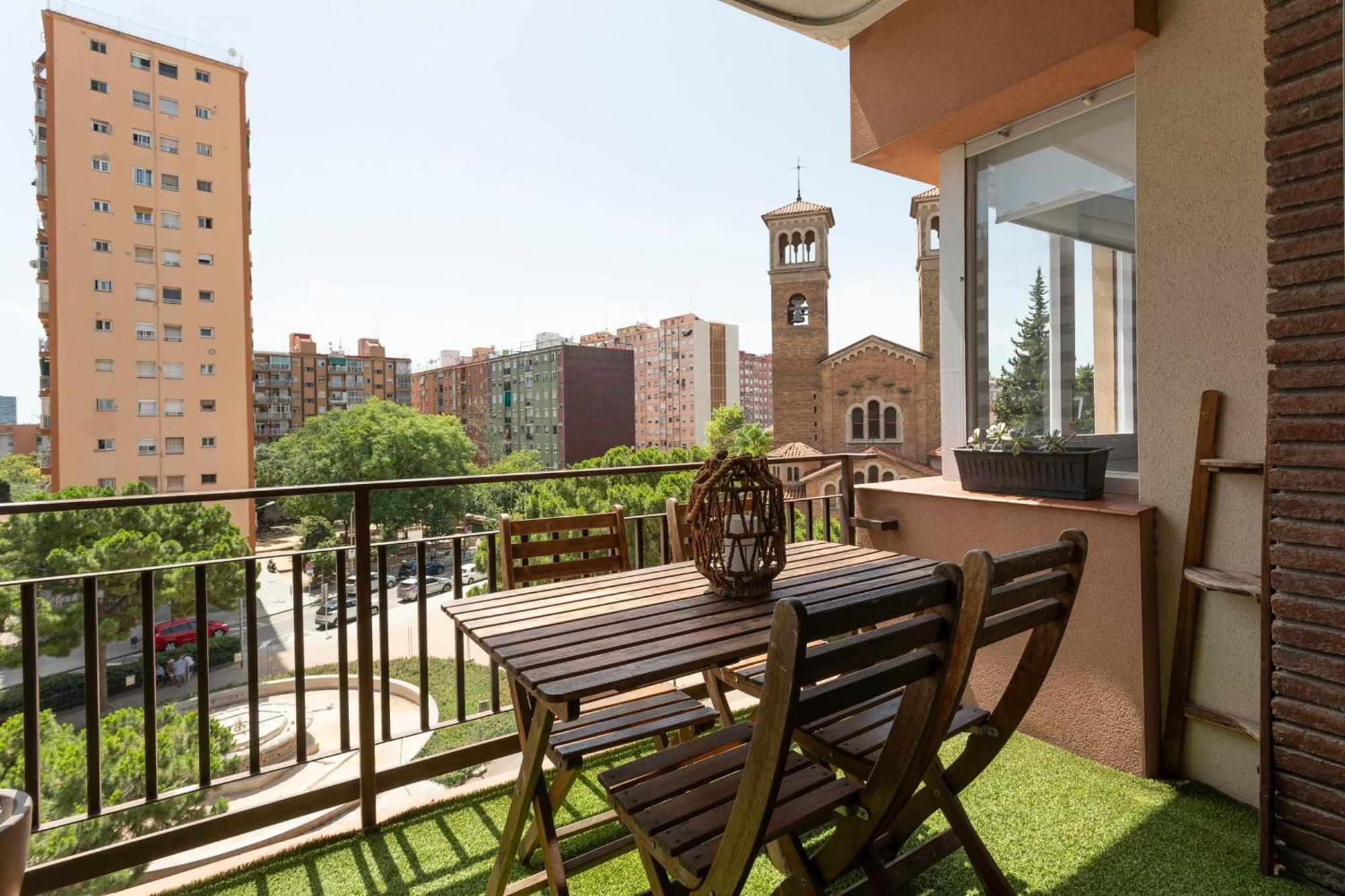Cozy Apartment Near Fira Gran Via With Ac L’Hospitalet de Llobregat Exterior foto
