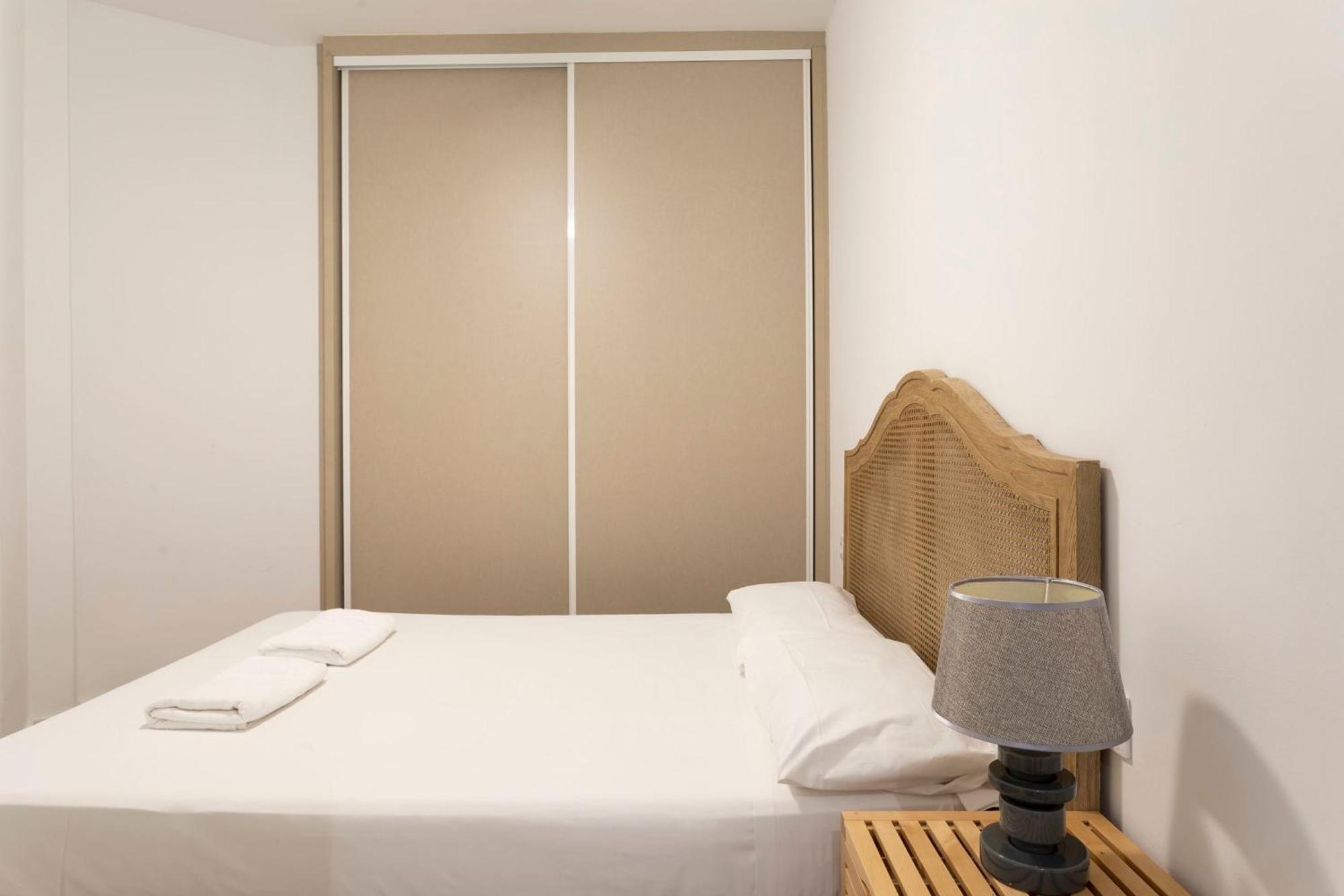 Cozy Apartment Near Fira Gran Via With Ac L’Hospitalet de Llobregat Exterior foto